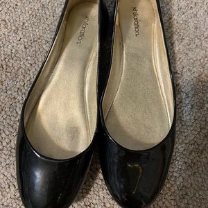 Black shinny flats